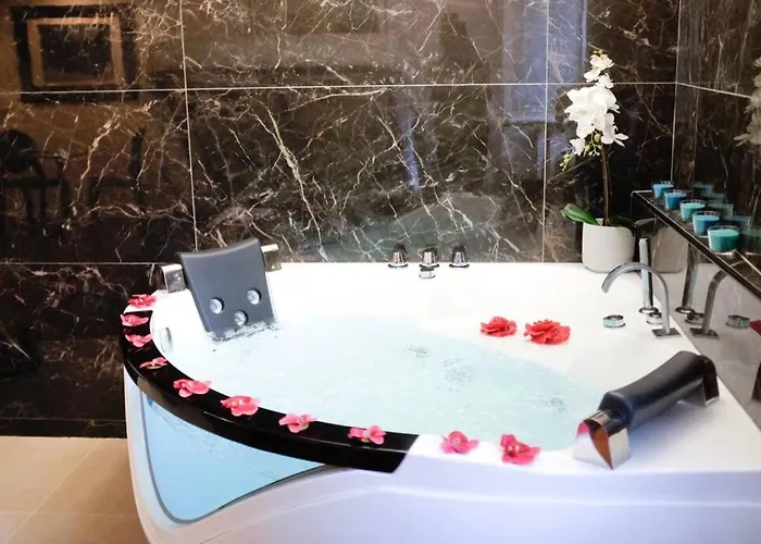 Pantheon Amazing Jacuzzi Апартаменты *